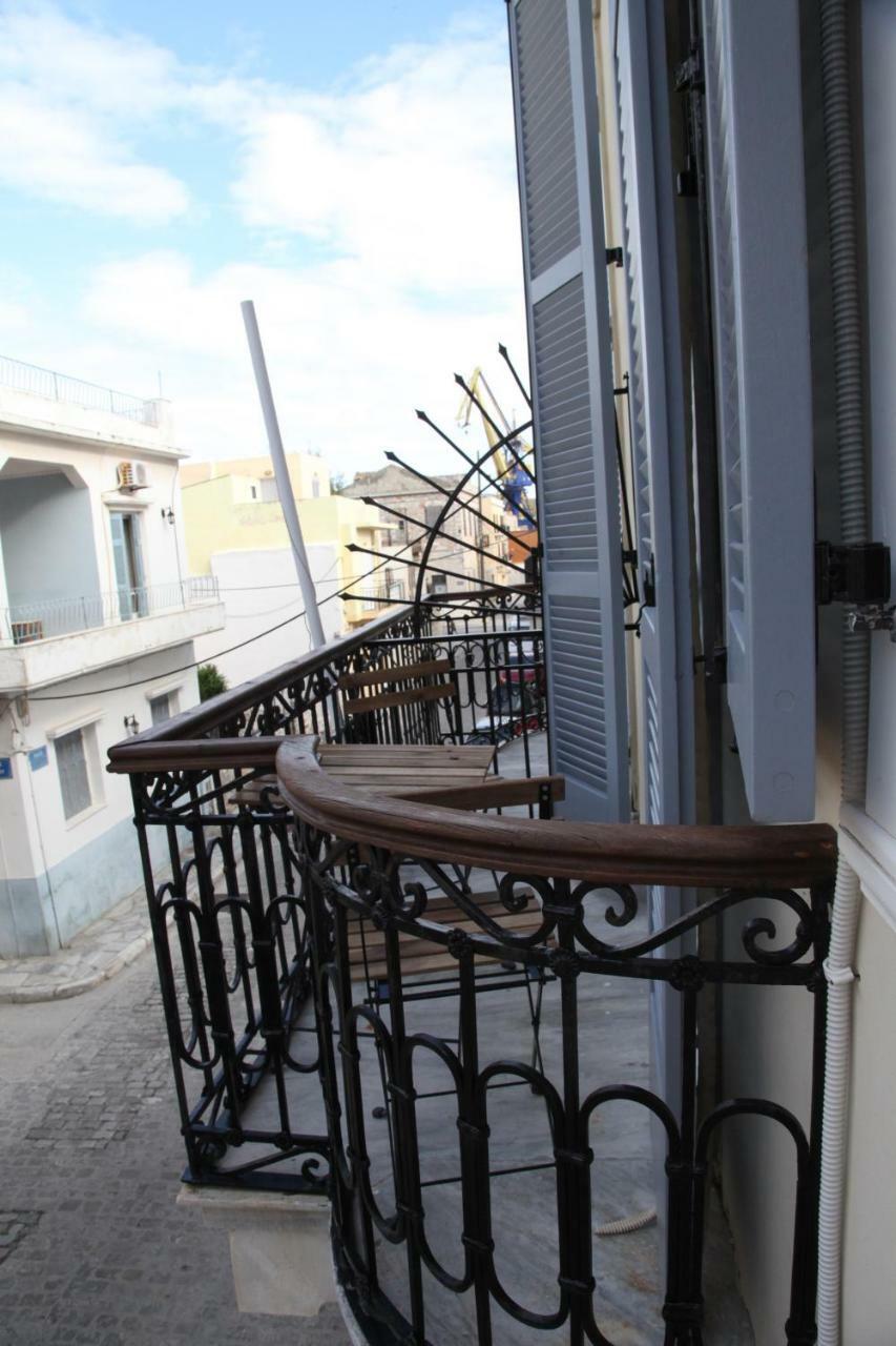 Fiera Guesthouse Ermoupoli Exterior foto