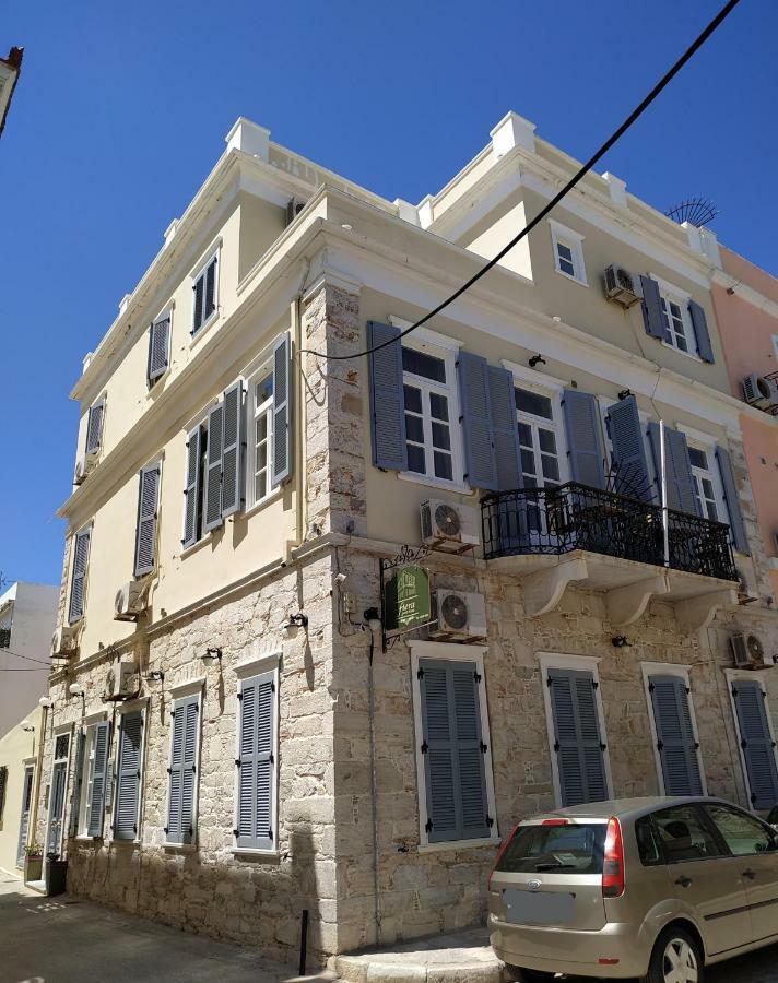 Fiera Guesthouse Ermoupoli Exterior foto